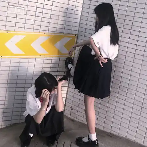 闺蜜头像同样的发型和衣服我只愿意和你撞衫