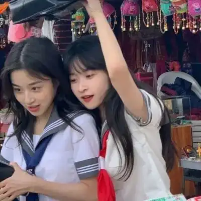 超哇塞的闺蜜头像