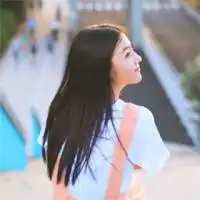 戴棒球帽的闺蜜头像图片
