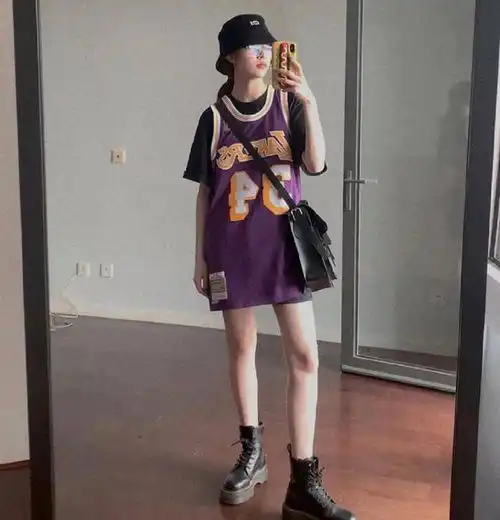 马丁靴怎么穿才更时髦学会宋妍霏的这三种穿搭,摆脱路人感
