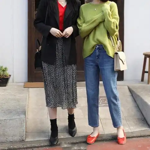 闺蜜出行甜蜜穿搭,甜美而又个性满满,心意相通的你们怎能错过