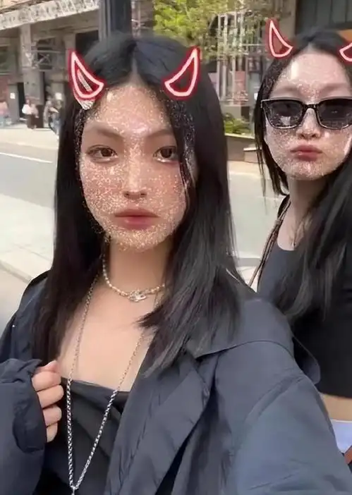 李湘晒照祝王诗龄六一快乐,过节回国玩几天,和爸爸王岳伦团聚