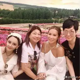 洗米嫂组贵妇团低调游日本,蛇精脸阔太强势抢镜好似山寨范冰冰