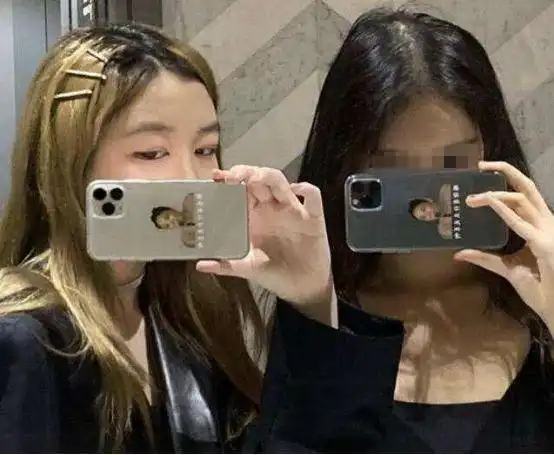 任正非小女儿与李嫣闺蜜合照,蚂蚁腰大长腿抢镜颜值能直接出道