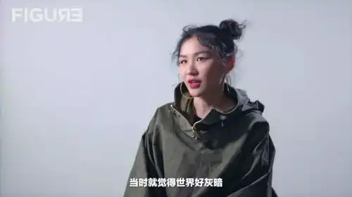 火了抢宋祖儿风头,逼疯黄晓明,这个表情包女孩终于一夜爆红