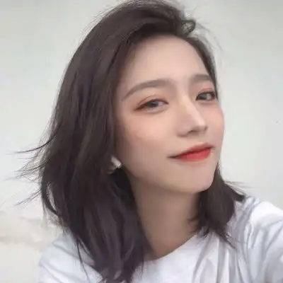 小清新闺蜜头像四人,一个人一张手拿番茄的美女