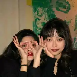 闺蜜群头像四个人合拍小星球