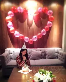 董璇与李小璐等闺蜜庆生众星自拍场面温馨