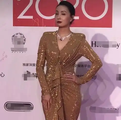 唐嫣杨幂昔日好姐妹同场无交流,糖糖产后御姐范,盛典上演眼神杀