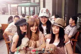李小璐晒闺蜜团约会照秦岚刘芸董璇个个貌美如花