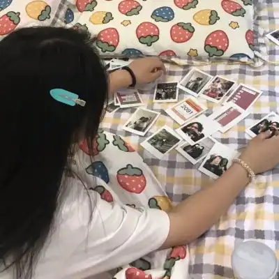 闺蜜头像礼貌拿图