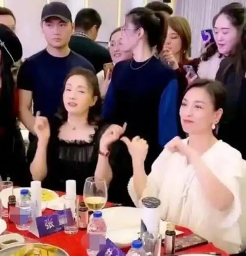 她们比亲姐妹还亲,秦海璐拿出存款帮刘涛,张庭送一层楼给陶虹