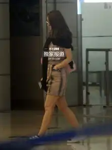 林心如黑超遮面现身机场御姐范儿十足