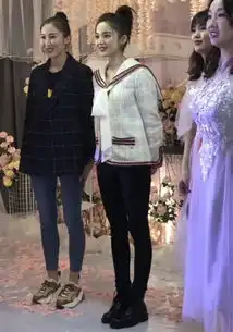 娜扎现身闺蜜婚礼,与伴娘同框差距大,果然明星的颜值就是高