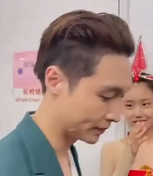 你觉得男明星张艺兴的颜值如何呢