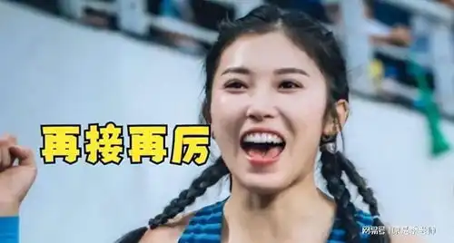 曝吴艳妮妈妈擅闯选手休息室,被赶后面露尴尬,借打电话快步走开