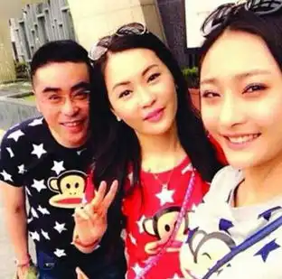 汪峰抢章子怡闺蜜像袁姗姗一夜间走红网络
