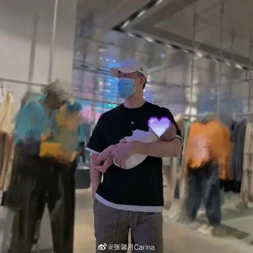 张馨月再晒健身照,腰身过于纤瘦穿紧身裤都松,甩战绳力量感十足