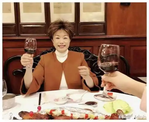 珠光宝气73岁程可为晒照庆生状态佳,圈中隐形富婆至今未结婚