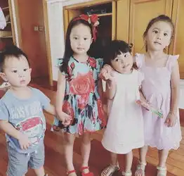 咘咘给小姐姐送生日祝福,被赞是最可爱的礼物,小奶音萌态十足