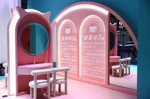 成都车展展台美女云集,欧拉以闺蜜之名更爱女人