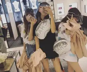 不想再做李十万李嫣晒新照故意p掉logo,但还是被发现了