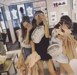李嫣晒照比王菲更女人,黄多多获奖无数