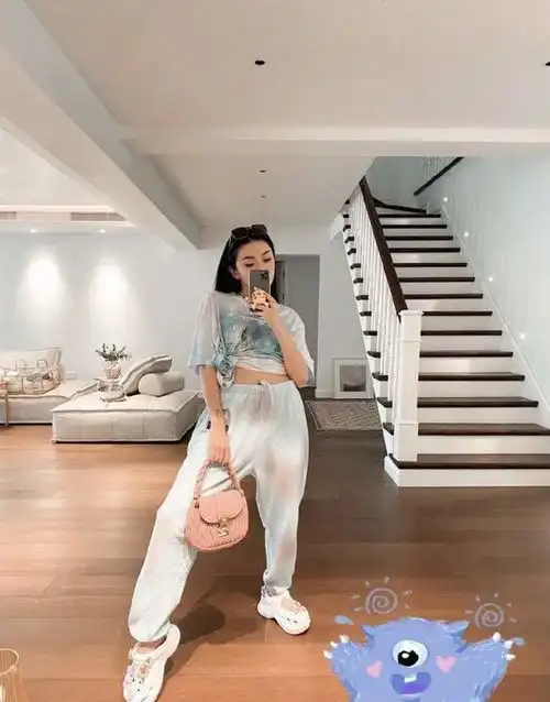 郑恺前女友程晓玥居然是个隐形富婆买豪宅不手软闺蜜遍布娱乐圈