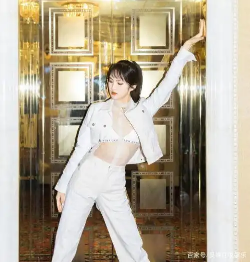 千亿富二代姚安娜玩性感,衬衫太透啥都遮不住,一件内衣价格过万
