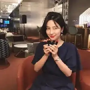 22句超有画面感的网易云扎心热评别再用一个秘密换一个朋友