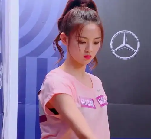 火箭少女首次合体成功,超新星盛典上,11人新歌首秀大获好评
