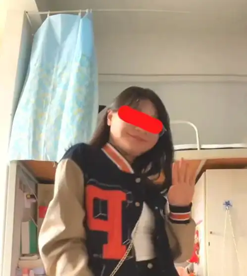 云南女室友惨遭男友分手,闺蜜却非常高兴她包包是我的啦