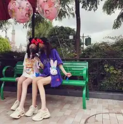 李嫣与闺蜜拍写真怎么回事李嫣与闺蜜拍写真组图曝光超有爱