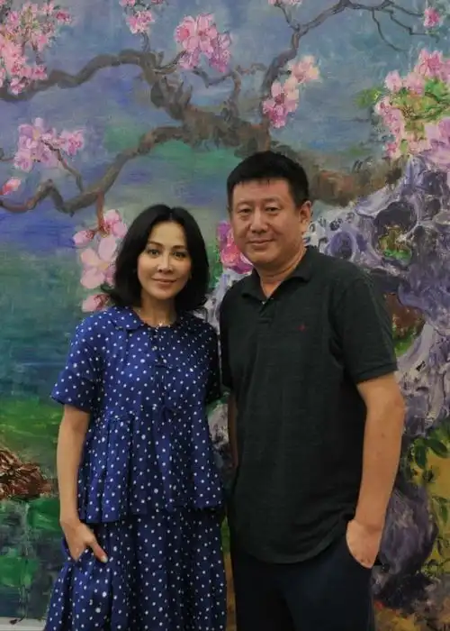 百亿富婆刘嘉玲住4亿豪宅戴千万珠宝,与情敌处成闺蜜