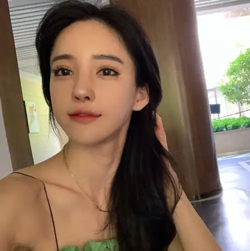花10亿整成baby同款脸,潘南奎被老板打后,一场直播收入破十万