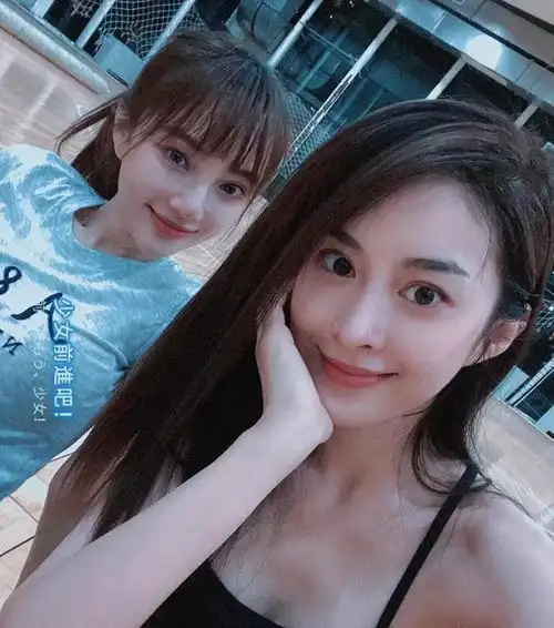李小璐身边多少漂亮女闺蜜和闺蜜一起打球,又成绿叶