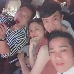 57岁关之琳未修图照曝光,驼色衬衫鱼尾纹太抢镜,防闺蜜势在必行