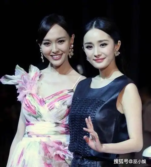 杨幂唐嫣刘诗诗同框三人再秀闺蜜情,上演世纪大和解