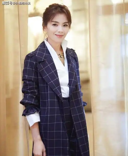 42岁刘涛颜值耐打,穿西装御姐范十足,姐妹合体乔欣美成小公主