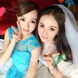 娱乐圈出了名的好闺蜜唐嫣和杨幂,私底下服装大比拼谁更漂亮
