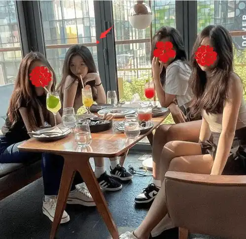 李嫣肤白貌美气质好,越来越像妈妈王菲姜潮晒女儿萌照,小公主超可爱麦迪娜