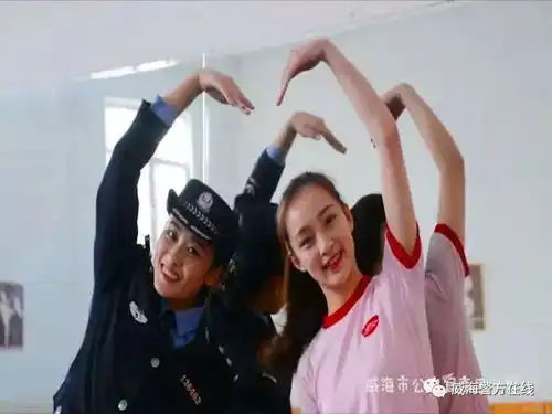 惊艳威海警花山大校花版本的抖音闺蜜步来了,速来围观