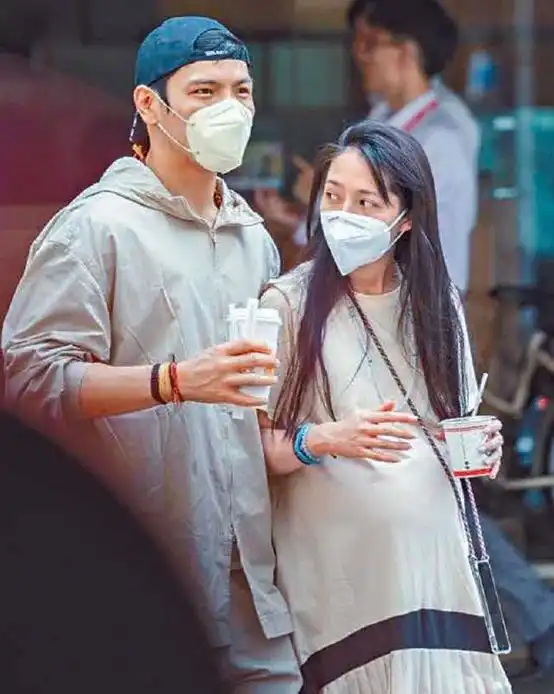 郭碧婷产后向太首发动态,晒闺蜜团合影,称开心最重要