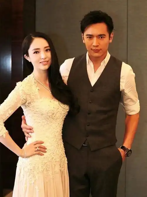 他为唐嫣抛弃糟糠之妻,跟唐嫣同居3年逼婚无果后,转身就娶了她闺蜜