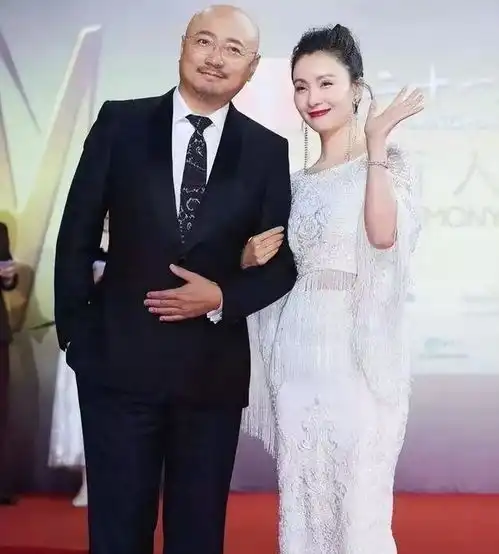 徐峥居家隔离浮肿憔悴,和陶虹无互动疑避嫌,真大难临头各自飞