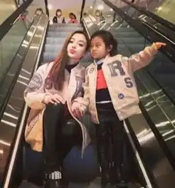为什么李小璐有了甜馨依旧可以这么美