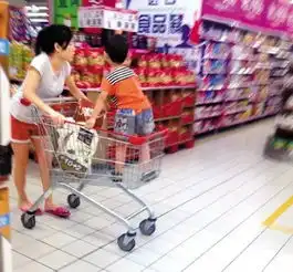 东莞父母注意山西一超市手推车上发生悲剧,孩子摔落受重伤