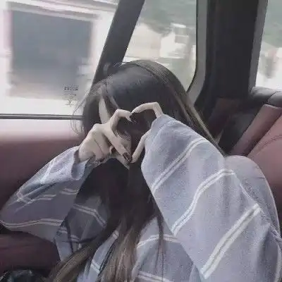 比心头像女生真人图片可爱女生比心手势头像