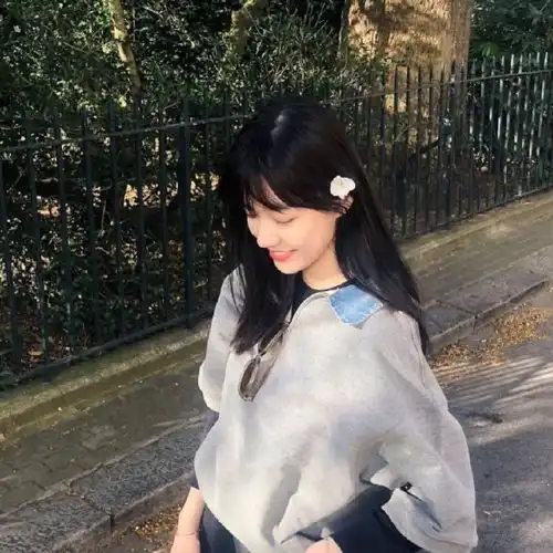 华谊千金王文也发ins,低调手遮奢侈包logo,爱晒富二代闺蜜生活
