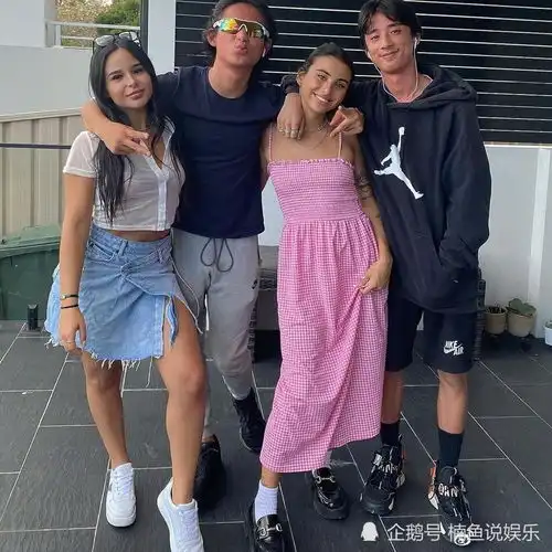 曾是最萌混血婴,与成龙合作宝贝计划,如今15岁英伦范十足